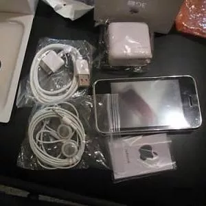 F/S: New  Unlocked Apple Iphone 4G 32GB,  HTC EVO 4G,  Nikon D90