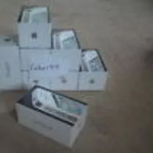 Apple iPhone 4 White (32GB) BRAND NEW !! SEALED