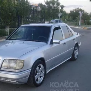 Продажа атомобиля Mercedes Benz E-220.  